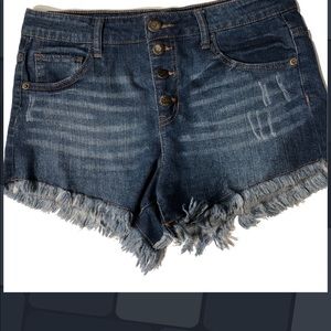 Cut off style fringe jean shorts